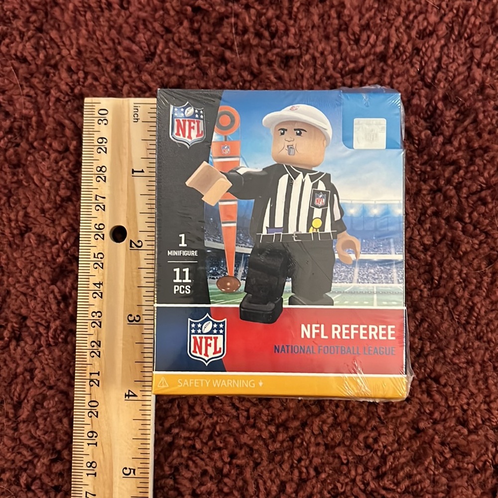 NFL Referee Mini Buildable Figure - Picture 5 of 6